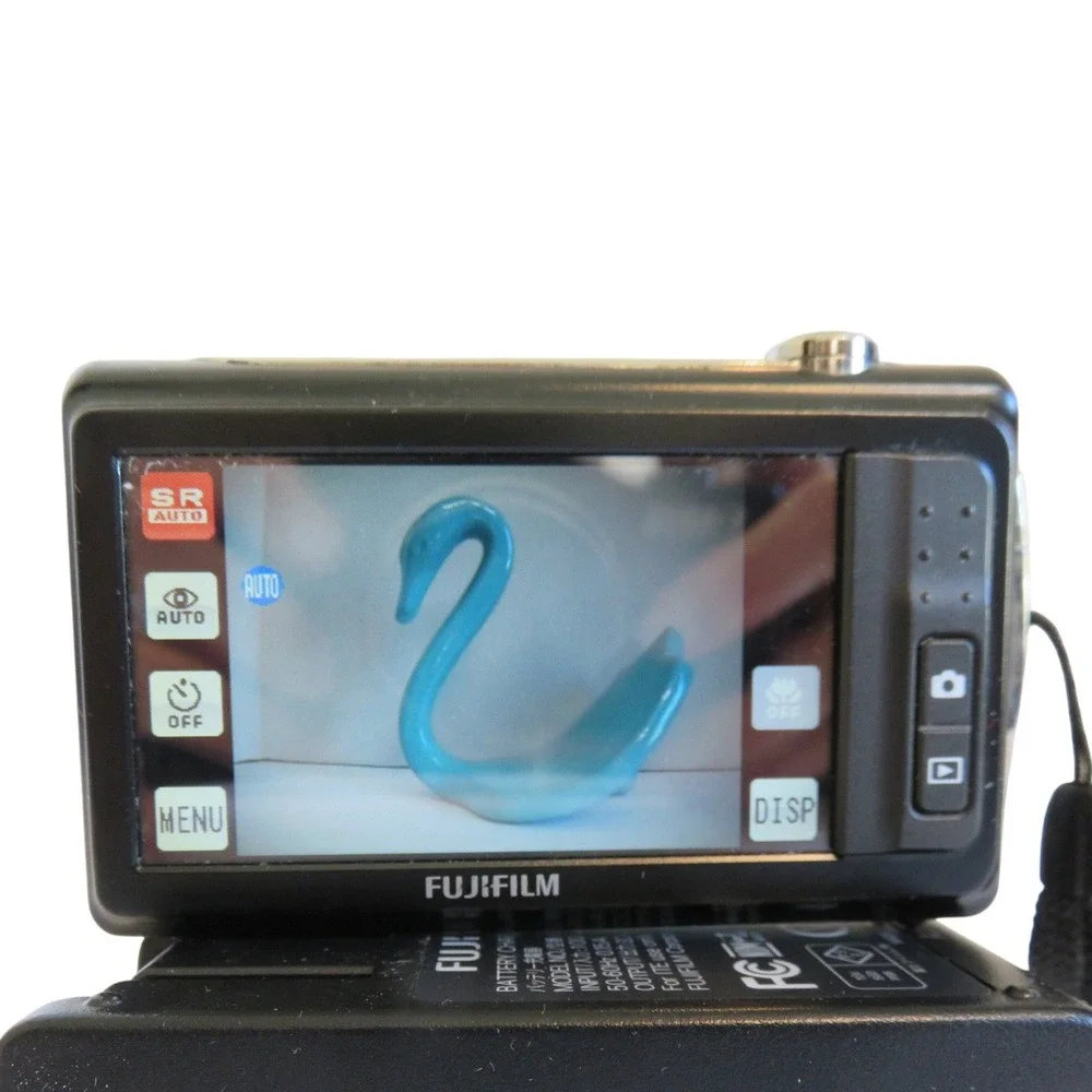Fujifilm FinePix Z Digital Camera Black Compact Point & Shoot + BC-45B Charger‎